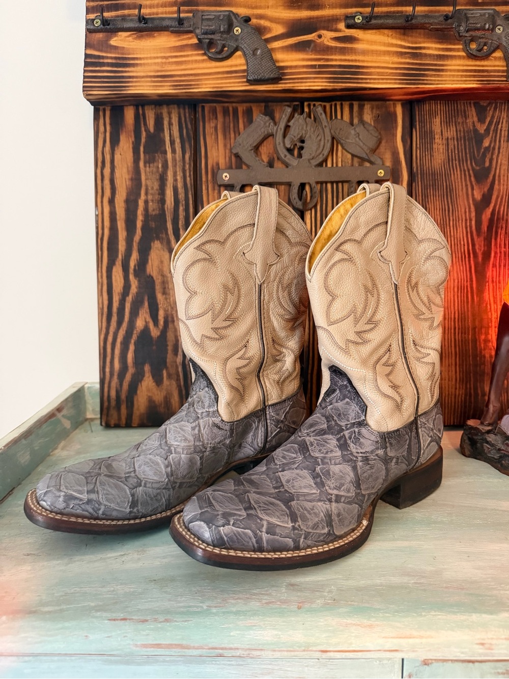 Woman’s Cinch Western Cowboy Boots - Beige & Gray/blue
